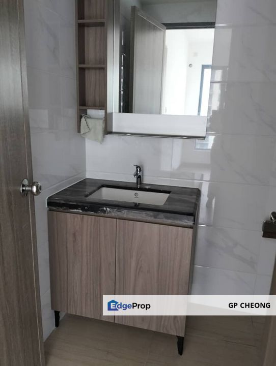 Country Garden central Park (Serviced Residences) High Floor 2 Bedroom House for sale. Pool View, Good Condition, Johor, Johor Bahru