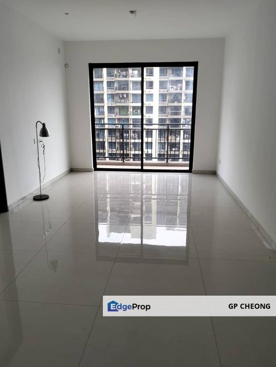 Country Garden central Park (Serviced Residences) High Floor 2 Bedroom House for sale. Pool View, Good Condition, Johor, Johor Bahru