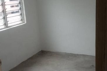 Taman Pulai Utama Flat