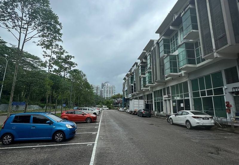 Pusat Perdagangan Danga Utama