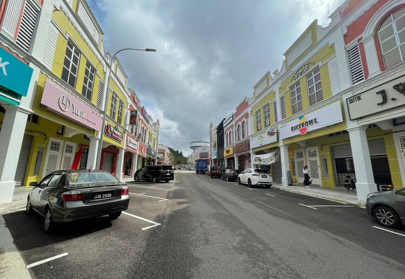 Jalan Austin Heights