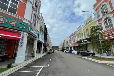 Jalan Austin Heights