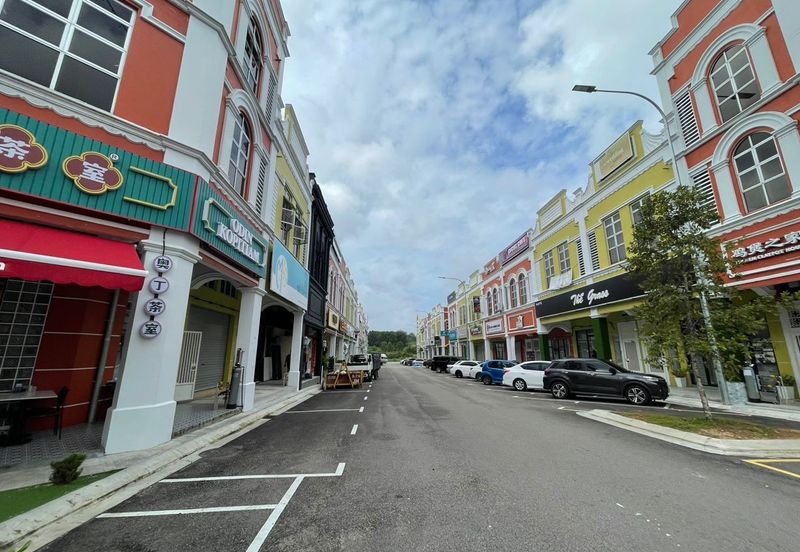 Jalan Austin Heights