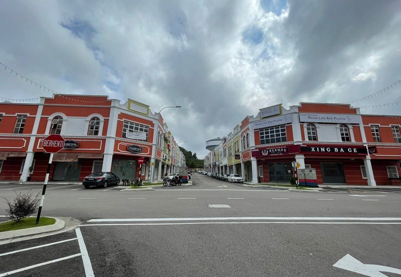 Jalan Austin Heights