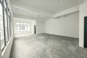 Taman Mount Austin Commercial