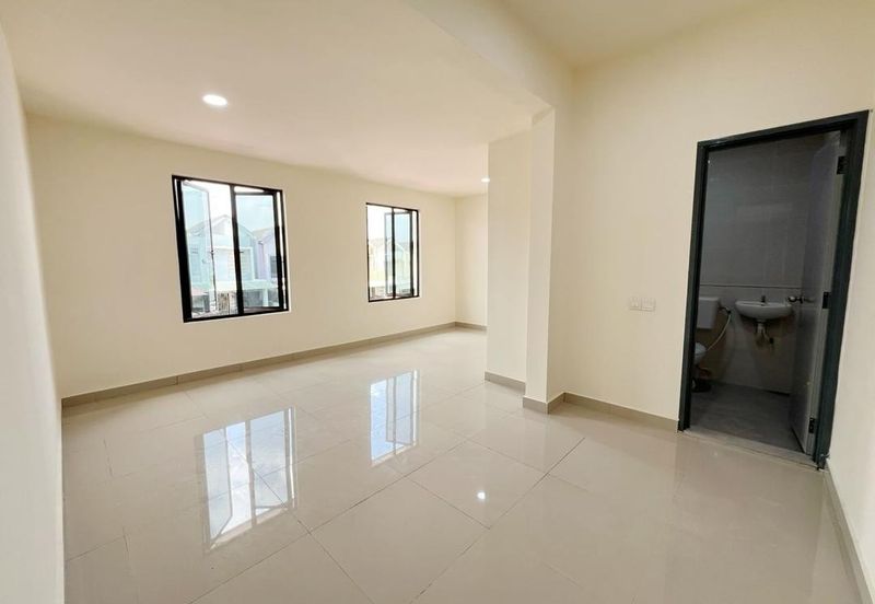 Setia Tropika @ Jln Setia Tropika 4 For Sale