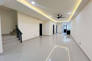 Setia Tropika @ Jln Setia Tropika 4 For Sale