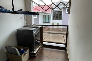 Maple Red, Adda Heights