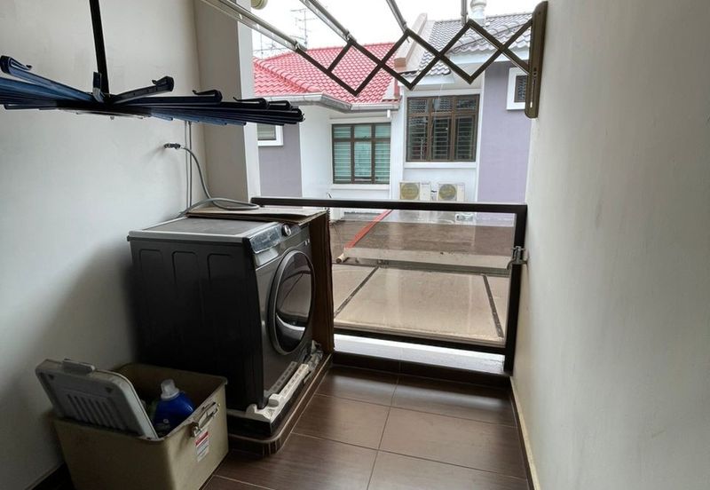 Maple Red, Adda Heights