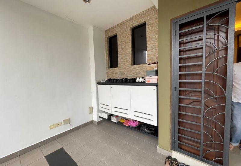 Maple Red, Adda Heights