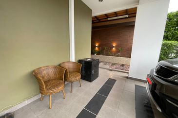 Maple Red, Adda Heights