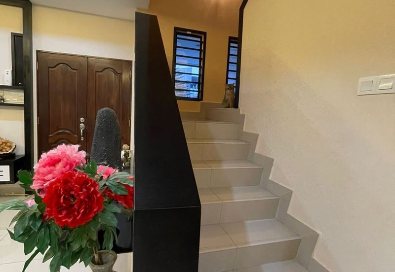 Maple Red, Adda Heights