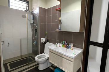 Maple Red, Adda Heights