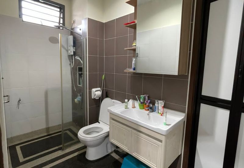 Maple Red, Adda Heights