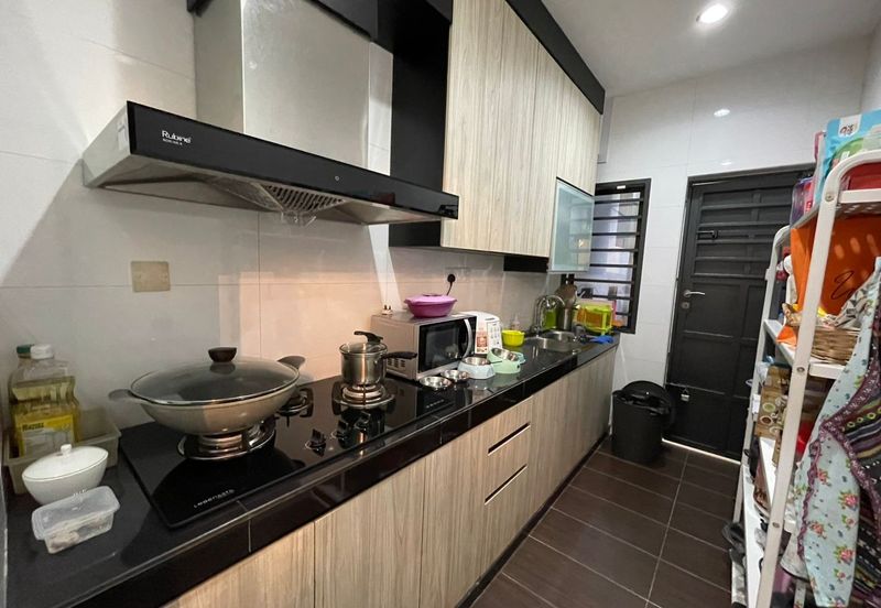 Maple Red, Adda Heights