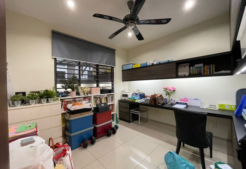 Maple Red, Adda Heights