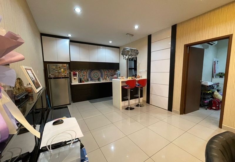 Maple Red, Adda Heights