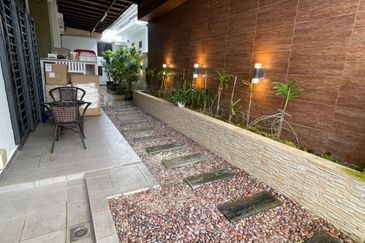 Maple Red, Adda Heights