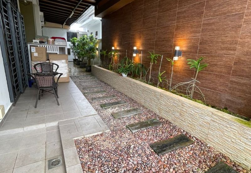 Maple Red, Adda Heights