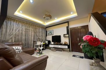 Maple Red, Adda Heights