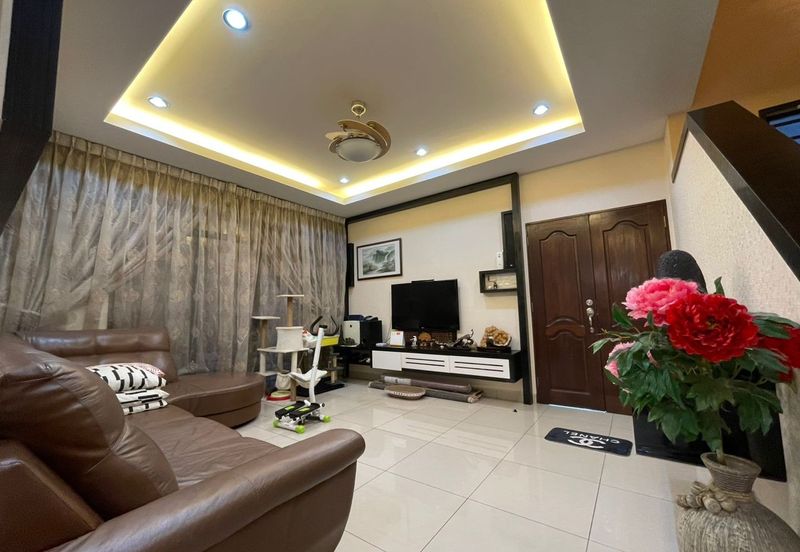 Maple Red, Adda Heights