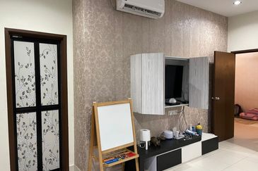 Maple Red, Adda Heights