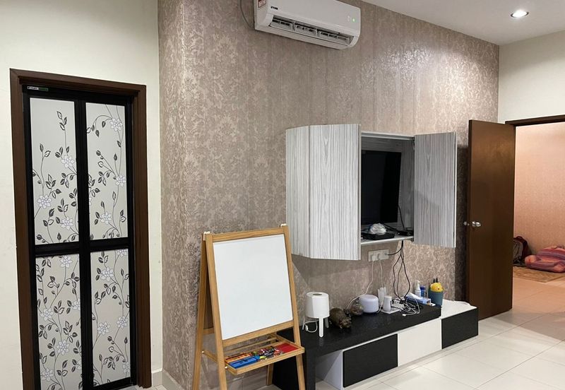 Maple Red, Adda Heights