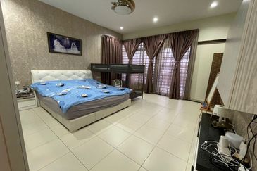 Maple Red, Adda Heights