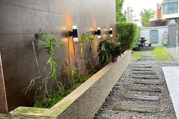 Maple Red, Adda Heights