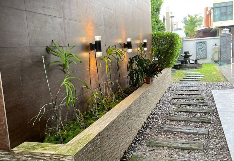 Maple Red, Adda Heights