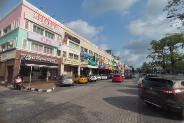 Taman Mount Austin Commercial