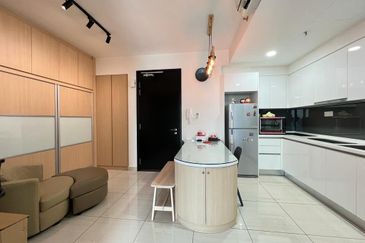 Almas Suites @ Puteri Harbour