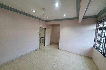 Jalan Austin Perdana 2/9