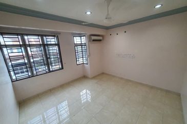 Jalan Austin Perdana 2/9