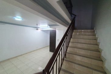 Jalan Austin Perdana 2/9