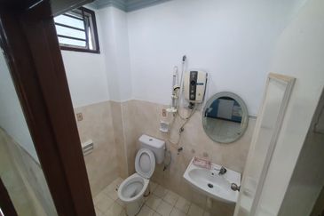 Jalan Austin Perdana 2/9