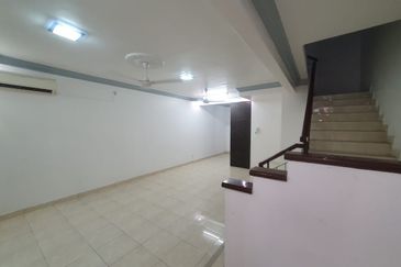 Jalan Austin Perdana 2/9