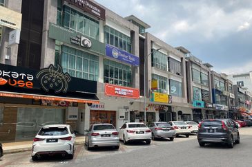 Jalan Austin Heights