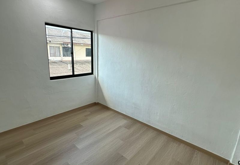 Jalan Mutiara Emas 2/32