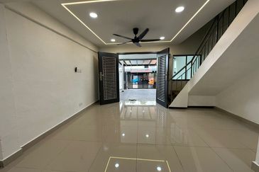 Jalan Mutiara Emas 2/32