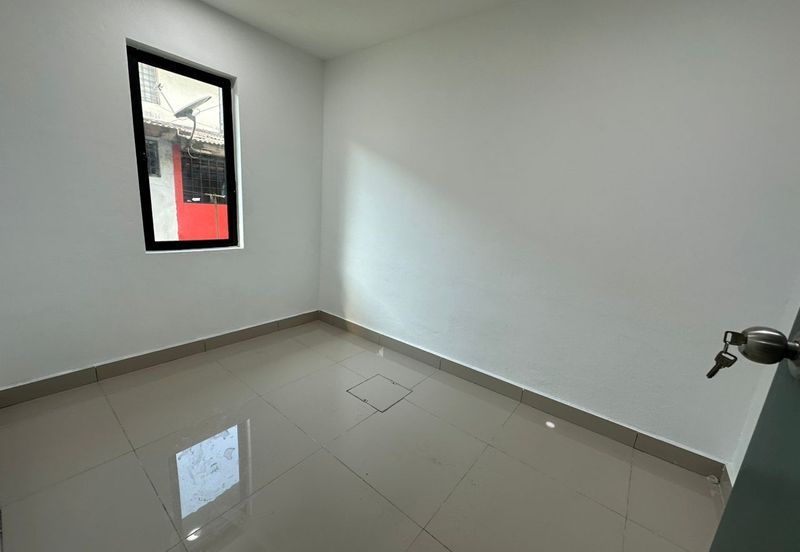 Jalan Mutiara Emas 2/32