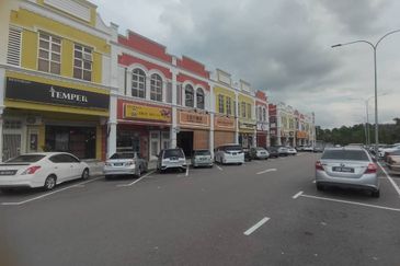 Jalan Austin Heights