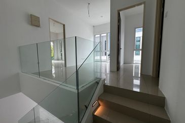 Jalan Mutiara Emas 2/32