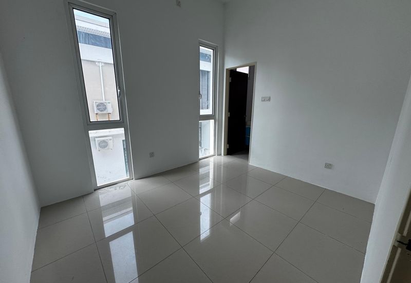 Jalan Mutiara Emas 2/32