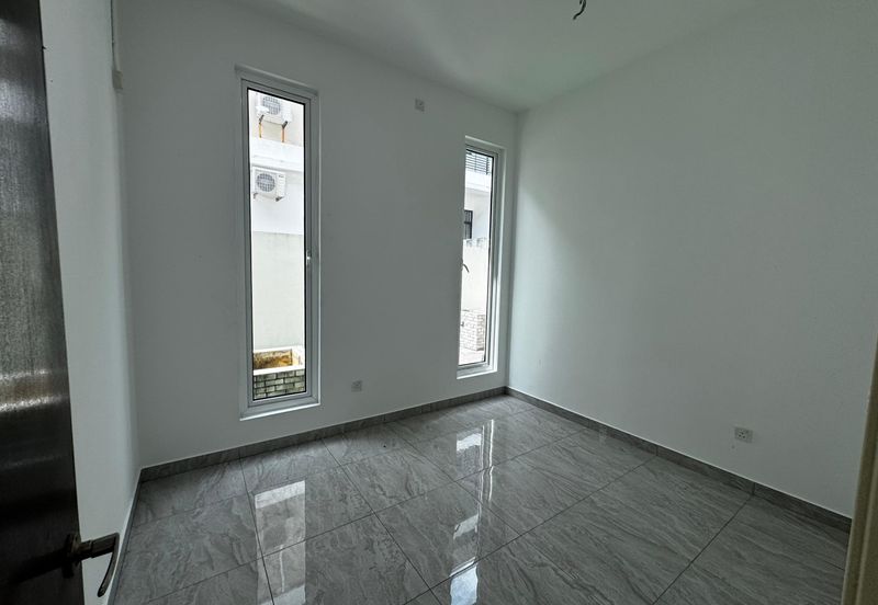 Jalan Mutiara Emas 2/32