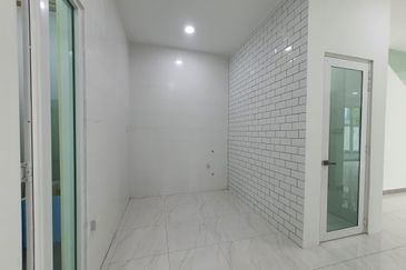 Jalan Mutiara Emas 2/32