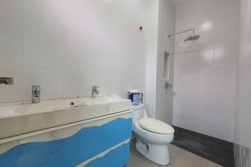 Jalan Mutiara Emas 2/32