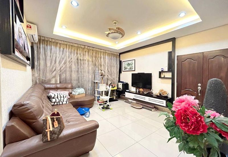 Maple Red, Adda Heights