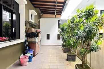 Maple Red, Adda Heights