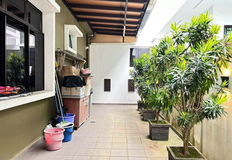 Maple Red, Adda Heights